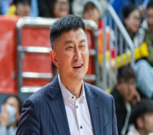 杜鋒：回到新疆家鄉(xiāng)還是很開心的因為要比賽沒有時間去陪家人