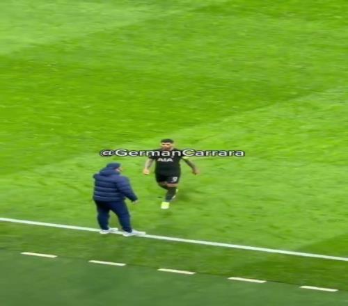 建議換人羅梅羅賽中到場邊和圖多爾耳語幾句，隨后金斯基被換下