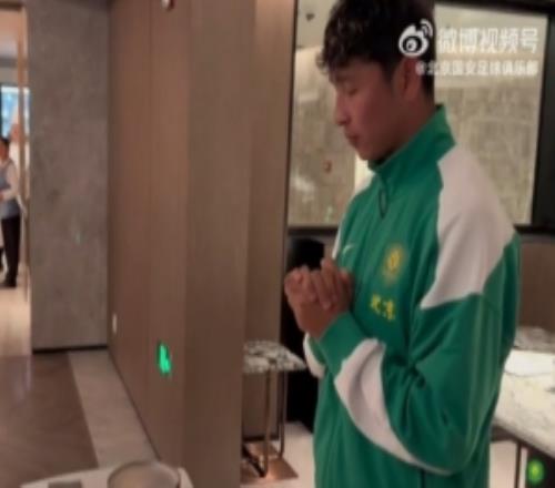 祝我們的球員阿不都海米提和工作人員紀(jì)程生日快樂(lè)！