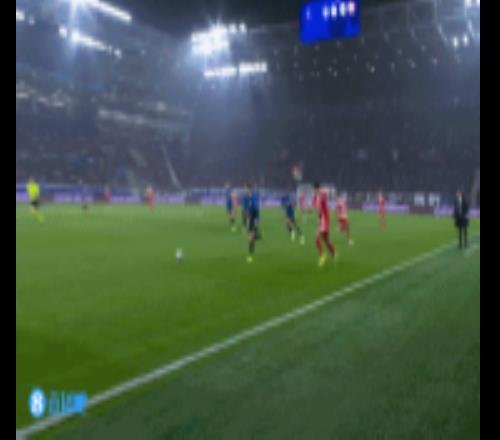 拜仁進(jìn)球前迪亞斯禁區(qū)內(nèi)倒地未判，迪亞斯憤怒拍地