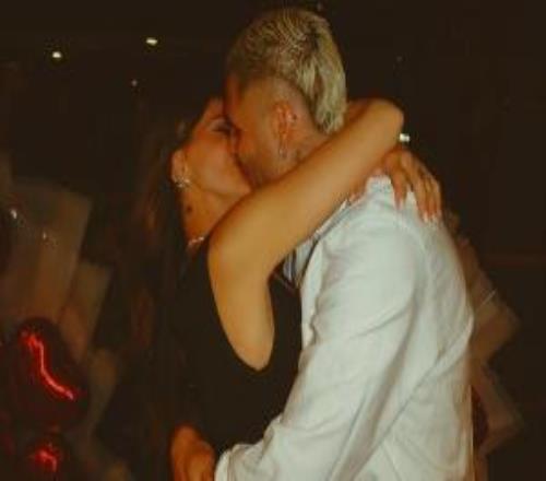 二弟幸福了伊卡爾迪為未婚妻辦生日派對(duì)，豪華游艇上甜蜜擁吻