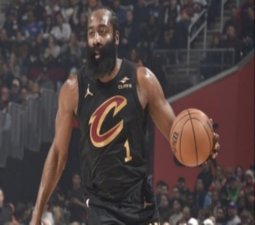 哈登：我們?cè)诮麉^(qū)沒(méi)給魔術(shù)任何抵抗魔術(shù)籃下命中率高得離譜