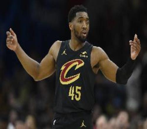 再加把勁兒！米切爾半場首發(fā)17分鐘13中6&三分4中1砍16分2板