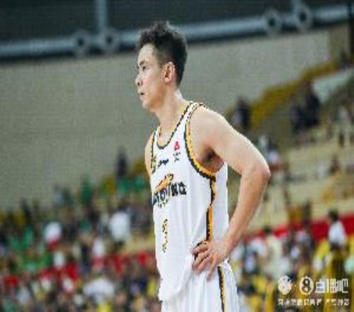 出手機會不多！趙繼偉半場命中1記三分和3次罰球得到6分3助攻