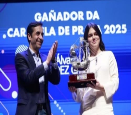 皇馬邊衛(wèi)卡雷拉斯獲得銀卡拉貝爾獎，姐姐保拉代他出席領(lǐng)獎