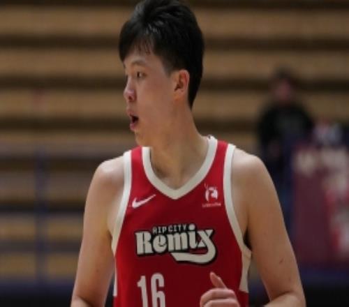 機會不多！楊瀚森首節(jié)出戰(zhàn)8分22秒3中1拿到2分1蓋帽