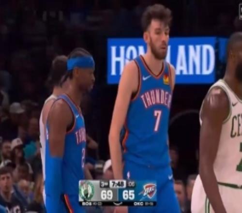 杰倫布朗不滿亞歷山大突破造規(guī)：那根本不是籃球！