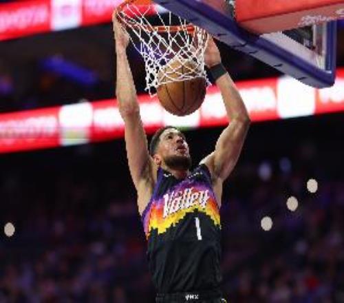 砍瓜切菜！布克三節(jié)25中13砍賽季單場新高41分罰球11中11