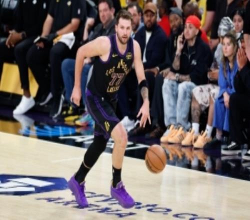 東契奇成為本賽季第13位單場50+球員約基奇2次&掘金3人均為最多