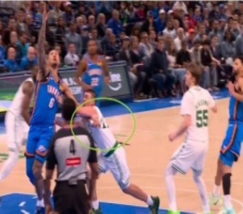 火眼金睛！杰林威不沉球上籃2+1綠軍挑戰(zhàn)成功&杰林威先進攻犯規(guī)