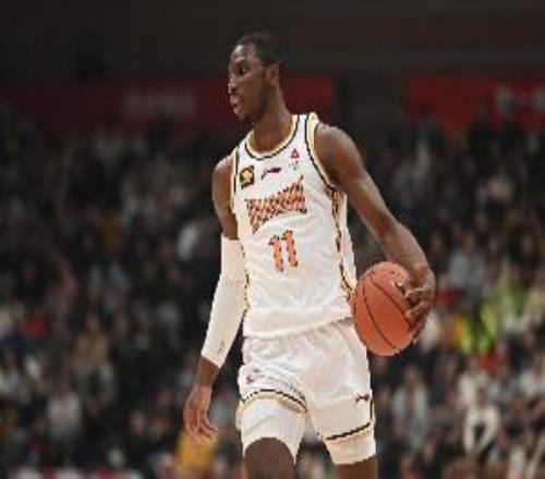 予取予求！迪亞洛半場三分4中3砍18分5籃板不過罰球9罰僅3中