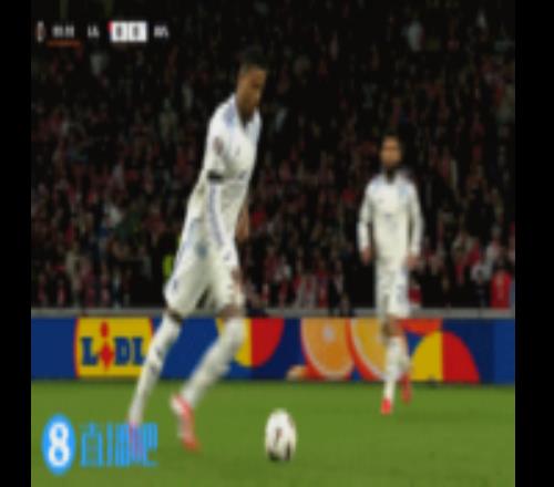 靈光一現(xiàn)！沃特金斯空中接力頭球直接吊射破門，維拉10領(lǐng)先里爾