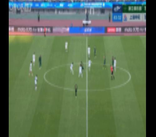 這球沒(méi)進(jìn)啊！比賽第84分鐘，馬納法傳中，楊皓宇空位機(jī)會(huì)推射踢偏