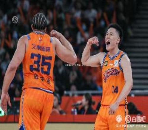 万箭齐发！上海队全队三分球30中17命中率达到56.7%