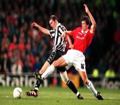 李夏普：基恩為了3分能鏟倒自己的奶奶羅布森在場上掌控一切