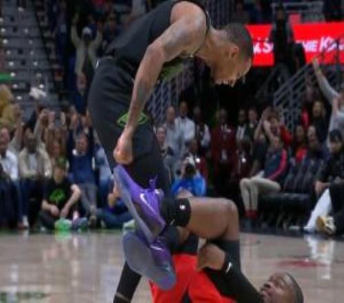 穆雷怒喷：TM站起来啊混蛋逼逼赖赖啥谢德：领先15分还搞这些