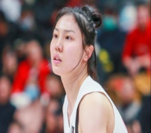 被提上首发但出战时间不长！张茹首发8分钟4中1拿2分3板2助1断