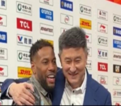 威姆斯：宏远太火了都买不到票杜锋：下次发信息给我帮你拿票