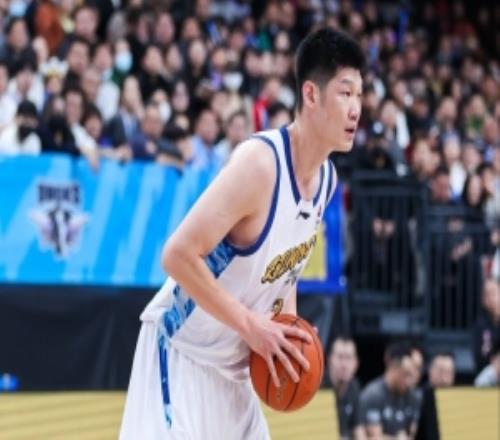 大基本功！胡金秋半场8投4中&罚球7中6贡献14分3篮板