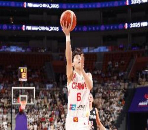 稳健控场！杨舒予半场2中2拿到5分3助正负值+10