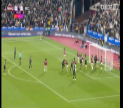 錯失絕殺良機！曼城角球進攻引起禁區(qū)混戰(zhàn)，格伊后點起腳射門打高