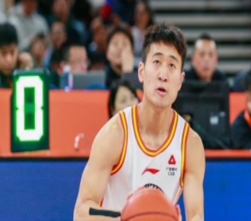 末節(jié)12分帶隊逆轉(zhuǎn)！姜偉澤32分全場最高三分9中6&關(guān)鍵2分定勝局