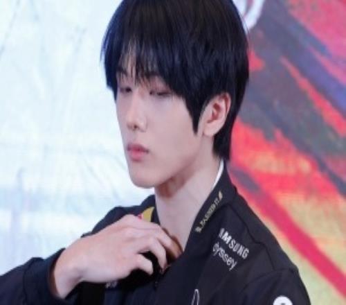 意想不到的聯(lián)動(dòng)1！NCTDREAM的樸志晟穿了T1的六星隊(duì)服