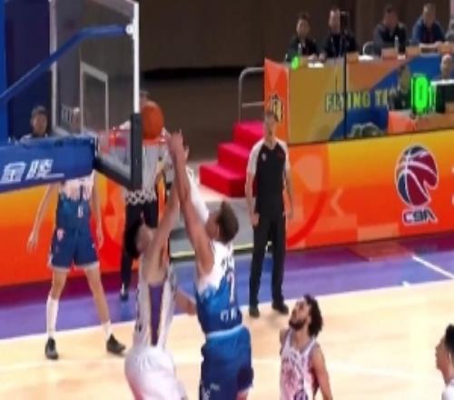 強力內(nèi)線！門內(nèi)加替補11中7拿下16分7板3助各種沖筐暴扣