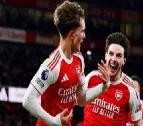 赖斯社媒晒照庆祝胜利：战斗到底，下周二酋长球场见！