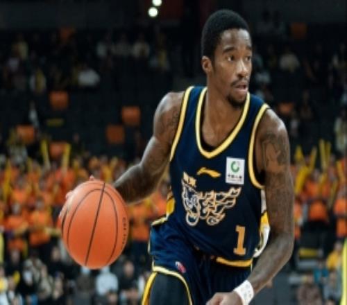 京媒：广东缺赵继伟这样稳定军心的大哥萨姆纳完全带不动队友