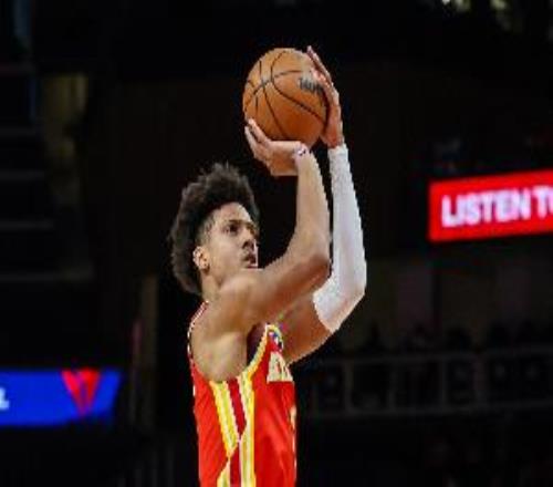 稳定发挥！杰伦约翰逊半场12中6砍13分6篮板6助攻带队领先