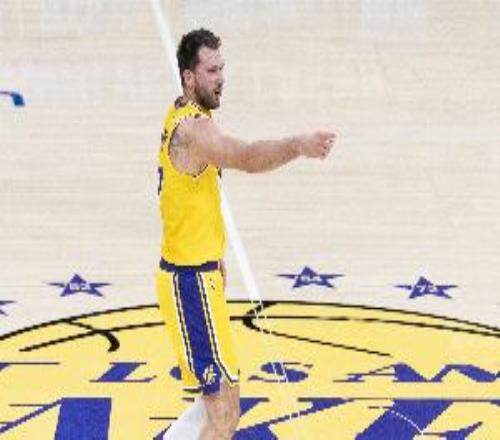 東契奇：我們把球迷帶動(dòng)起來(lái)這是我來(lái)這兒見(jiàn)過(guò)的最棒的現(xiàn)場(chǎng)氛圍