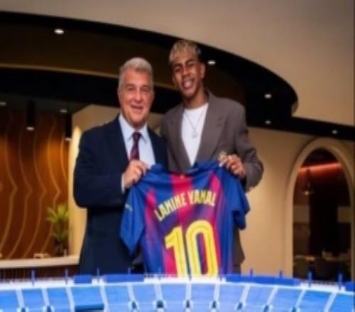 暗示支持巴萨主席大选即将到来，亚马尔在社媒晒和拉波尔塔合照