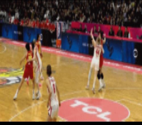 自爆卡车雷辛格洛娃再对李月汝犯规7分钟5犯离场