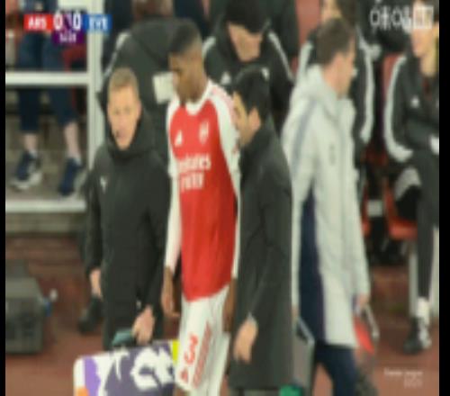 阿森納不到半場被動換人！廷伯受傷無法堅持，被莫斯克拉換下