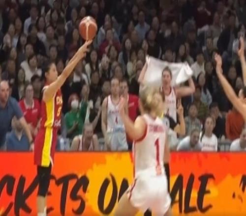 还得是你！王思雨关键三分一箭穿心率队领先6分轰停对手