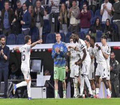 神來之筆！居萊爾68米超遠后場吊射破門，預期進球僅0.01