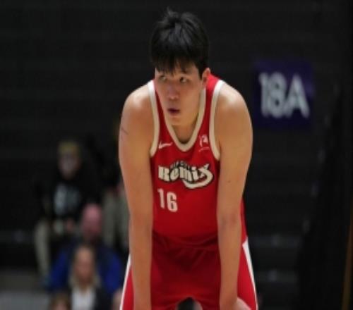 媒體人：對(duì)面有足體型中鋒楊瀚森在對(duì)抗終結(jié)上就受到不小的影響