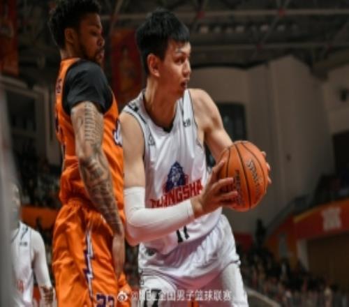 【戰(zhàn)報】末節(jié)逆風(fēng)翻盤杭州經(jīng)緯力克長沙勇勝！