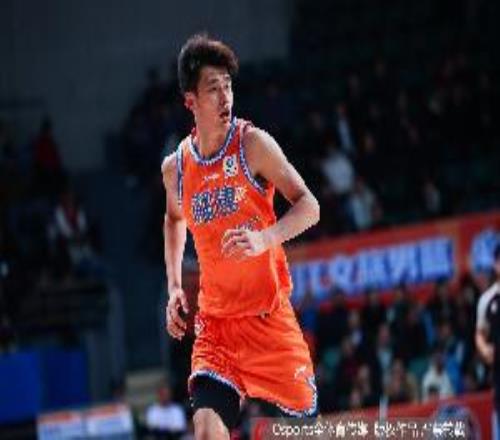 正负值+23最高！杨曦皓10中3拿到7分抢下15篮板拼到5犯离场