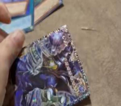 最慘一剪沒(méi)！玩家失手剪壞價(jià)值25萬(wàn)元的卡：直接瘋了