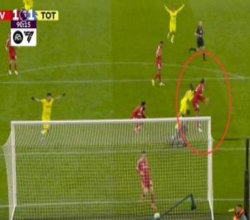 里沙利松無人盯防上演絕平，范戴克無奈甩手跺地