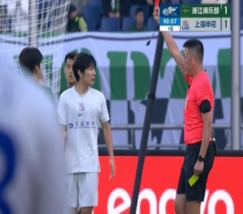 中超裁判甘樹然開文體公司，李璇：中足聯(lián)和足協(xié)確實可以關(guān)注一下