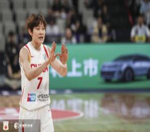 楊力維談長期集訓(xùn)的言論是有風(fēng)險(xiǎn)的因?yàn)榭赡軙?huì)動(dòng)一些人的蛋糕