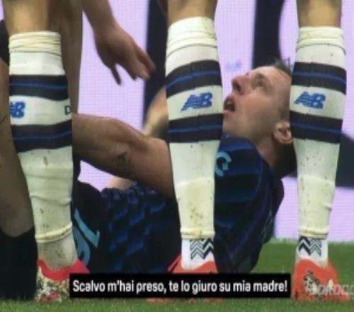 轉(zhuǎn)播方：弗拉泰西用母親發(fā)誓說(shuō)被斯卡爾維尼踢到，后者卻說(shuō)沒(méi)踢他