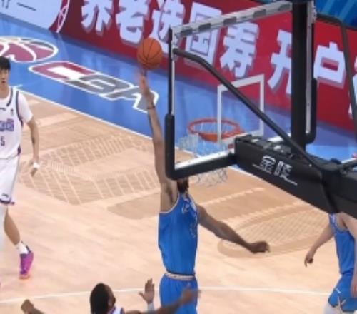 跳着探戈扣了麦基突破转身单臂暴扣后再送飞天大帽哈姆雷特抱怨