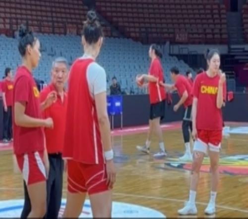 事无巨细！世界杯资格赛休赛日宫鲁鸣在训练中亲自指导防守细节