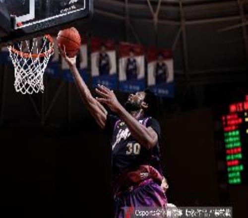 压制克里斯！达米安琼斯15中8拿下22分10板2助1断2帽