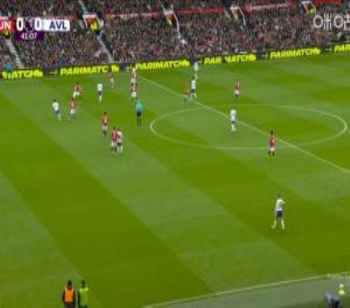 沃特金斯越位位置獲得單刀被直接吹停，他仍將球踢走，吃到黃牌