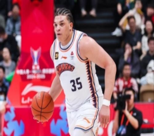 记者：上海外援质量高&国内球员崛起他们已成本季夺冠最大热门